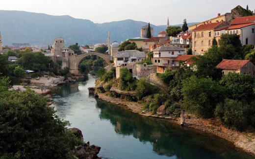 BrÃ¼cke von Mostar: Waghalsige SprÃ¼nge in die Tiefe
