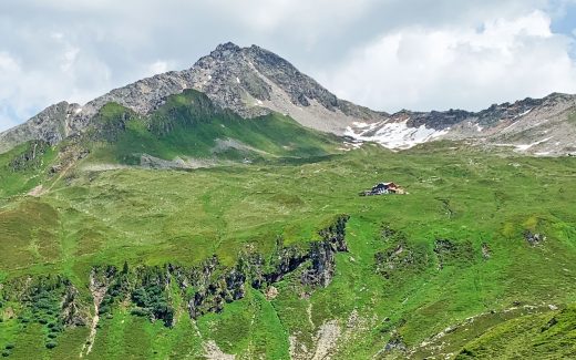 Beliebte Wanderung zur Ahornspitze (2.973 m) im Zillertal