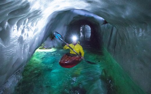 Kajakfahren in der EishÃ¶hle am Hintertuxer Gletscher