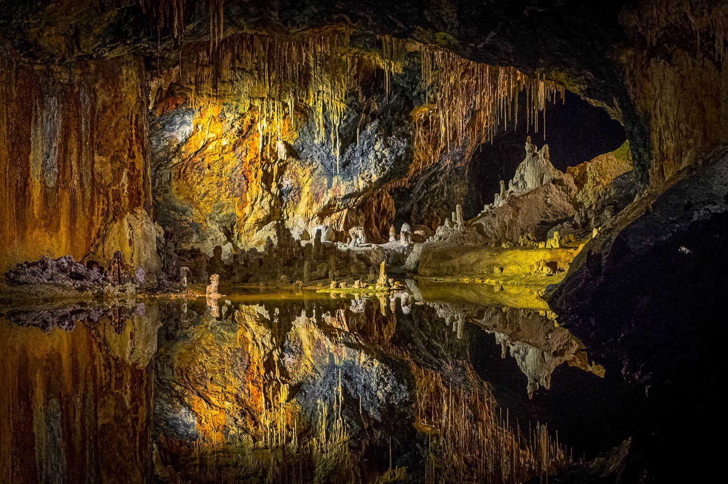 Innenansicht der Saalfelder Feengrotte im ThÃ¼ringer Wald mit all ihren Tropfsteinen