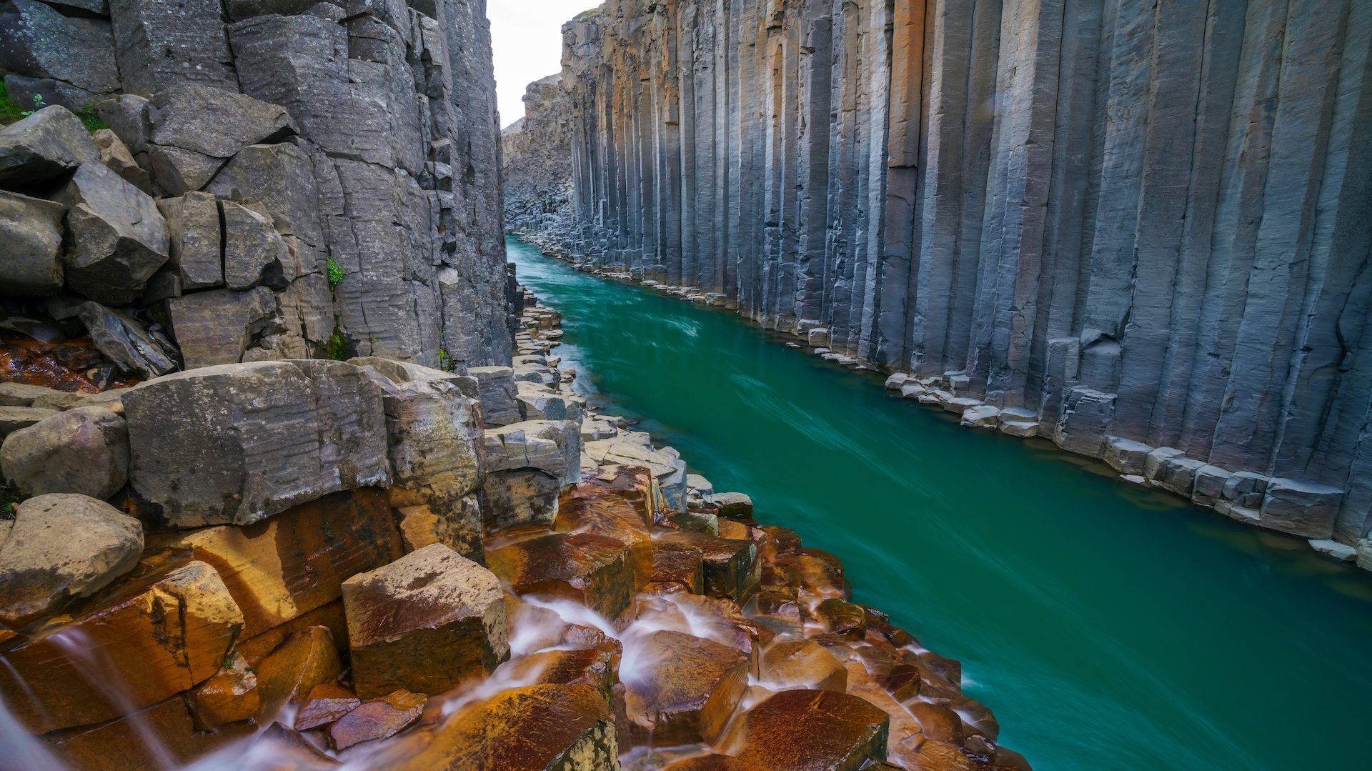 StuÃ°lagil Canyon: Islands Schlucht aus einer anderen Welt