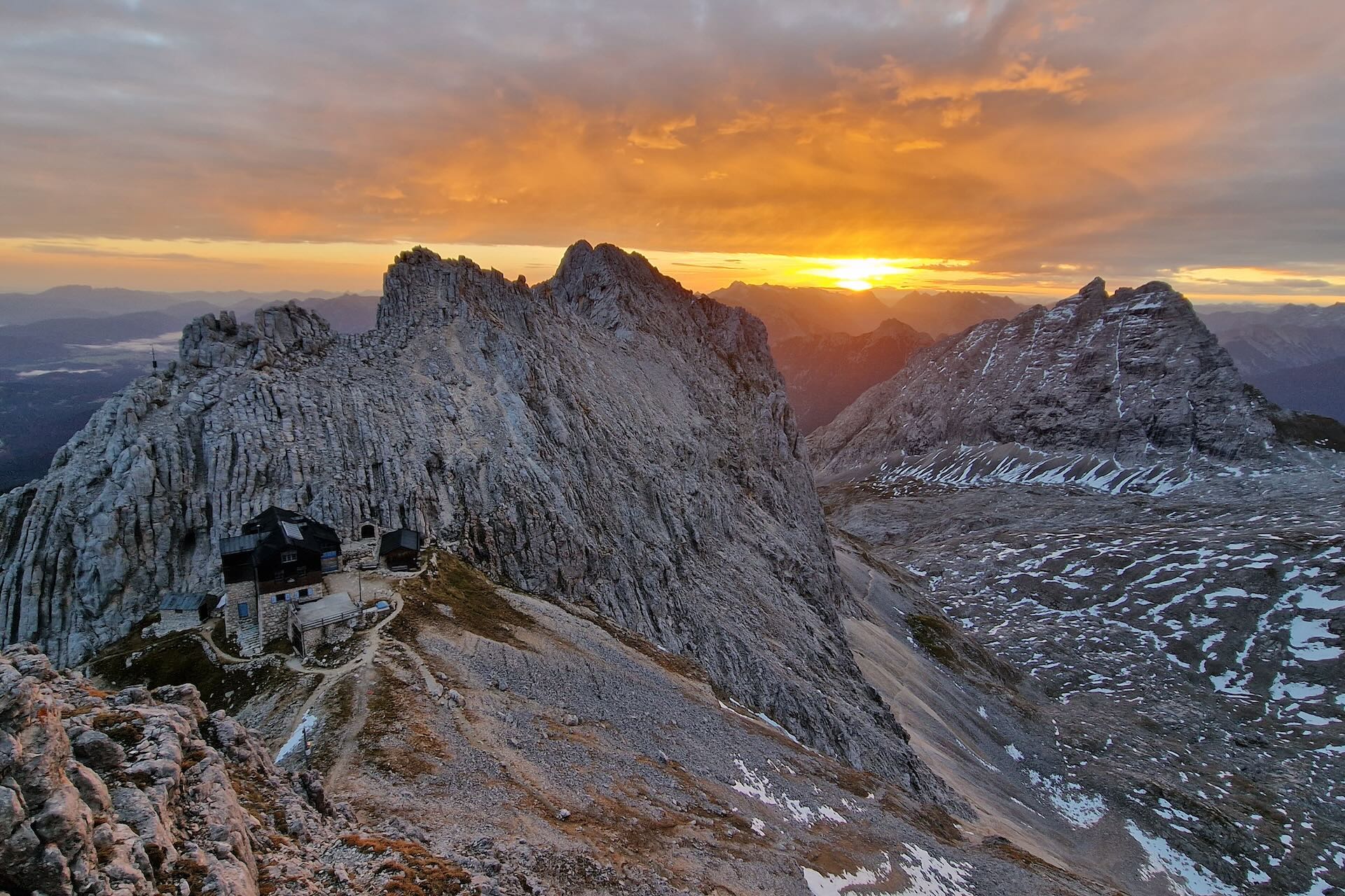 MeilerhÃ¼tte: Sunset-Wanderung und Ãœbernachtung in den Alpen