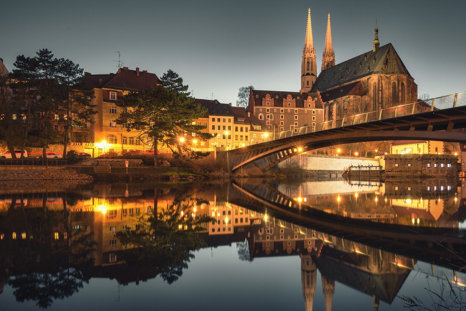 GÃ¶rlitz / Zgorzelec - Altstadt mit Kirche (PETERSKIRCHE) und BrÃ¼cke (Fluss Neisse mit Lichter und Reflektion)