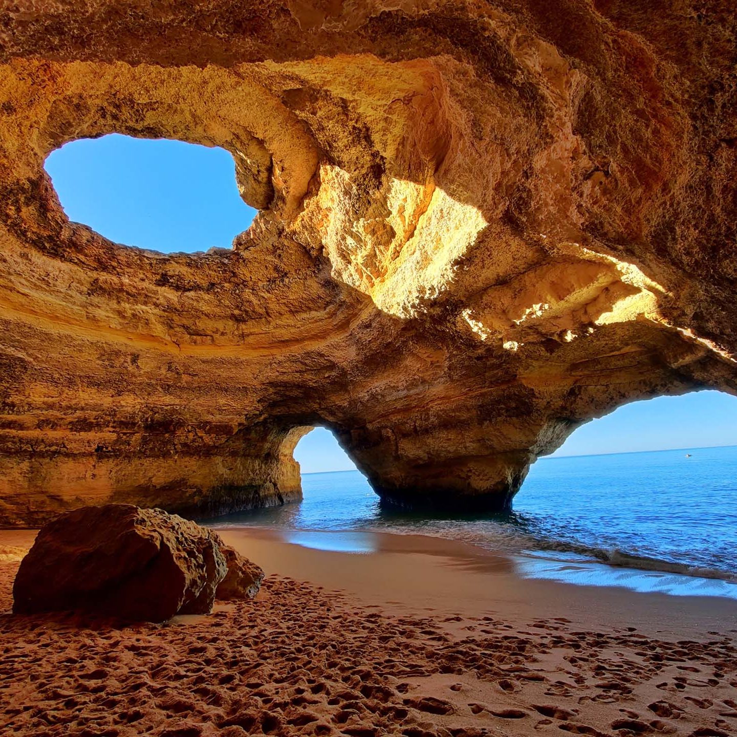 HÃ¶hle von Benagil: Einmaliger Felstempel an der Algarve