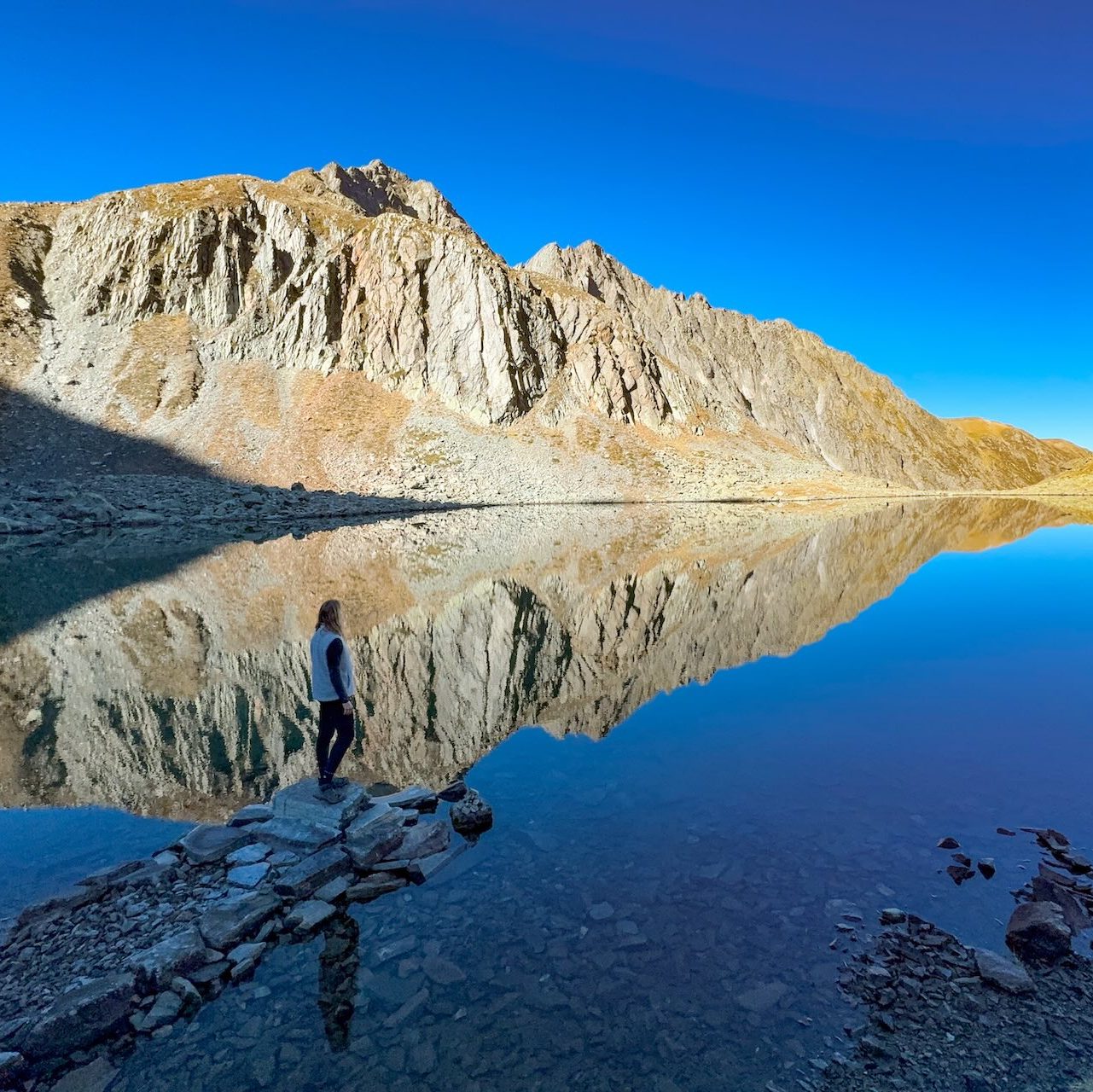 Hundstalsee: Wanderung zum Apollontempel in Tirol